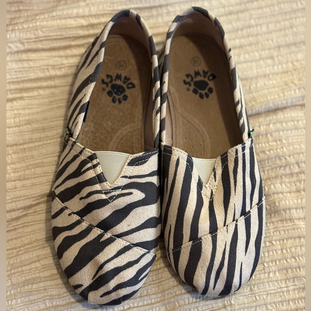 Dawgs size 10 NW/O tags.  Never worn. Excellent condition!